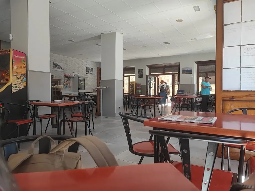 Wolfram Hefft Hefft_Bar cafeteria Sociedad_Duruelo de la Sierra_review