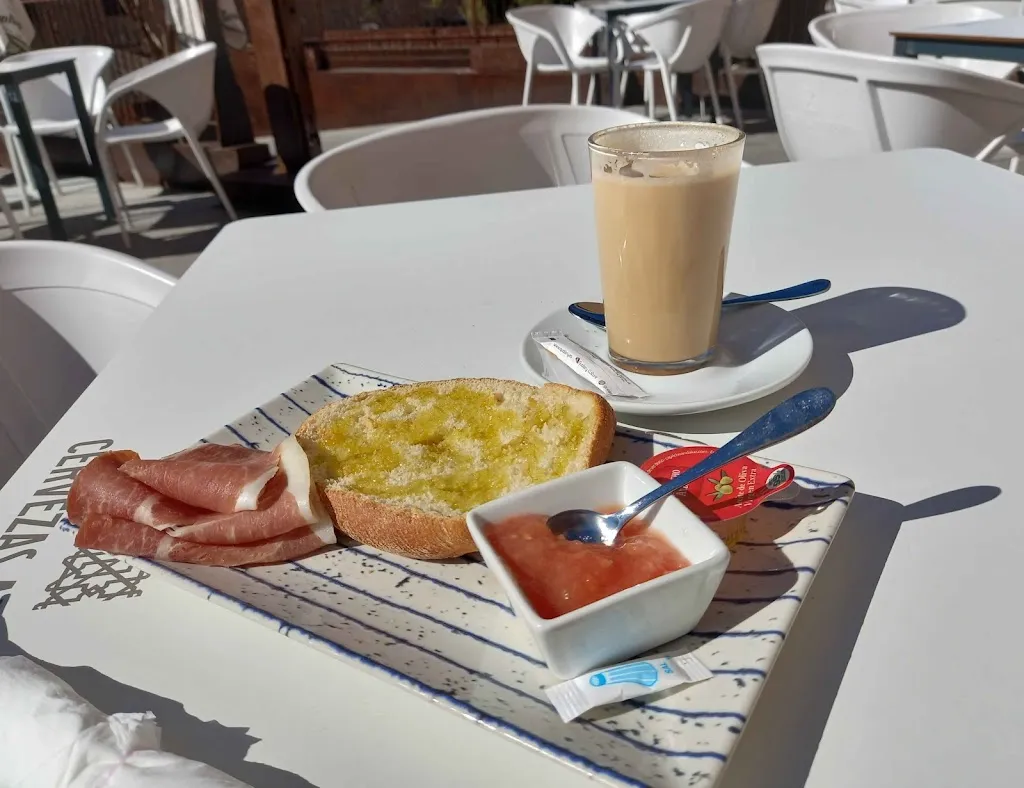 Terraza Quiosco de Caracena_Fresno de Caracena_slider_image_3