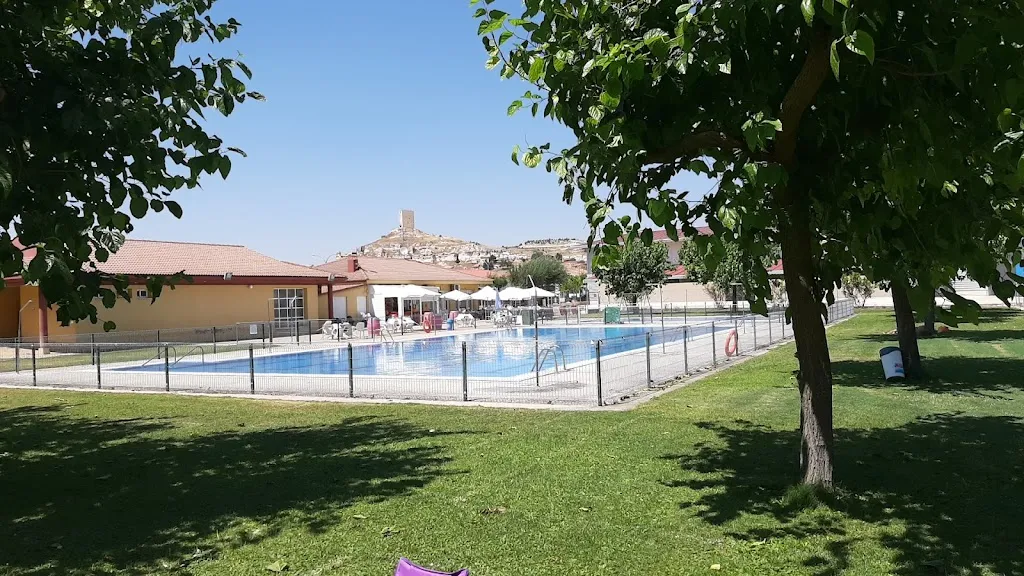 Rodrigo Ros Pastor_Bar de las piscinas_Langa de Duero_review