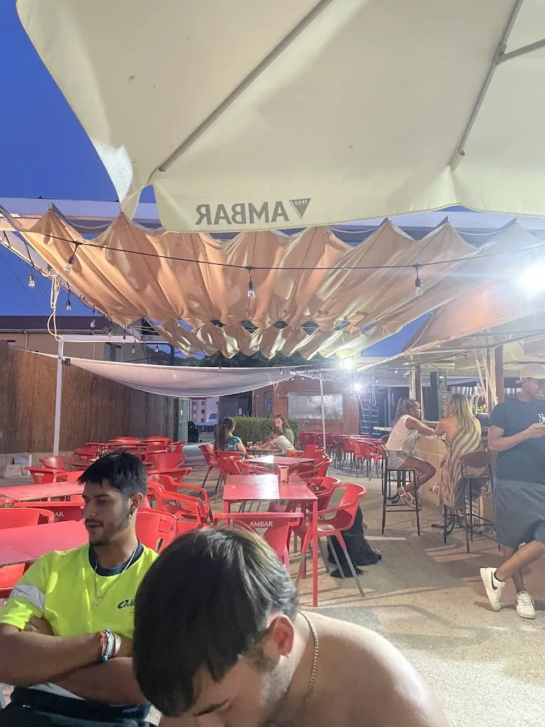 Guillermo Musica __Bar de la Piscina de Medina_Medinaceli_review