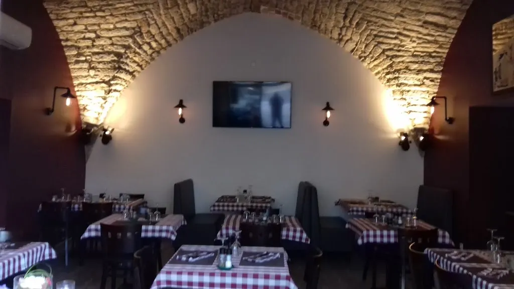 Au Tire Bouchon restaurant in Nolay