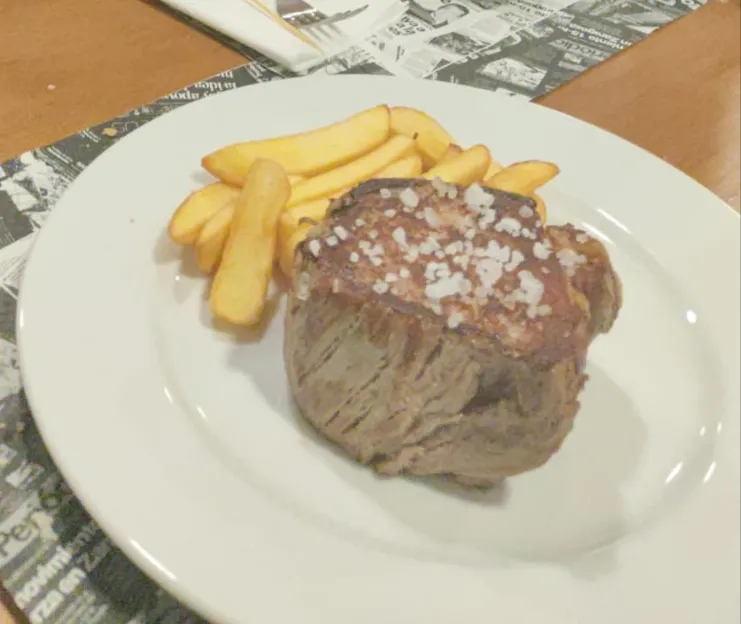 Noelia Campon_Bar R J_Olvega_review