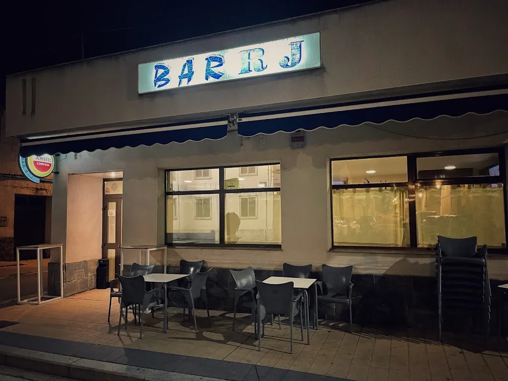 Bar R J restaurant in Olvega