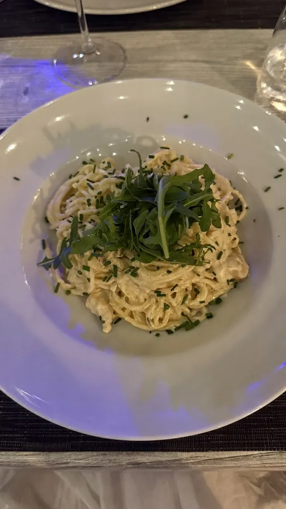 Mollie S-H_Johnny's Bar & Grill_Oncala_review