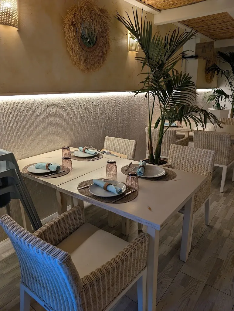 Los Delfines Beach Restaurant_Oncala_slider_image_3