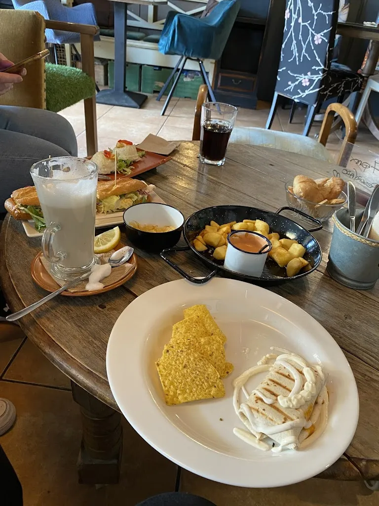 zara loves tvdu_Simple Café & Copas_Oncala_review