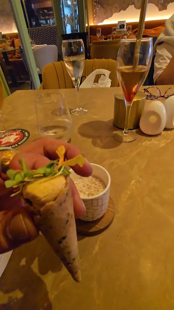 Cyrano Bar & Grill_Oncala_slider_image_2