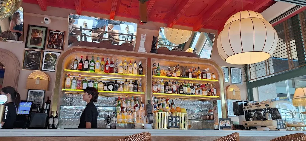 Cyrano Bar & Grill_Oncala_slider_image_3