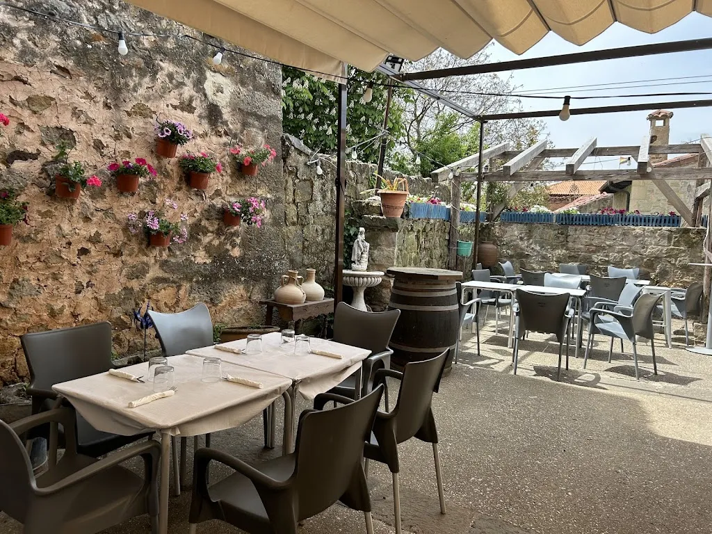 Bar Restaurante El Berrocal restaurant in Royo El