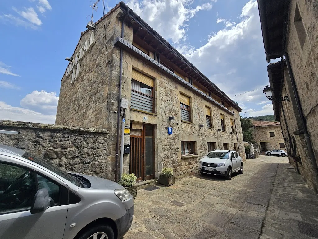 Reigo Lehtla_Hostal JJ_Salduero_recensione