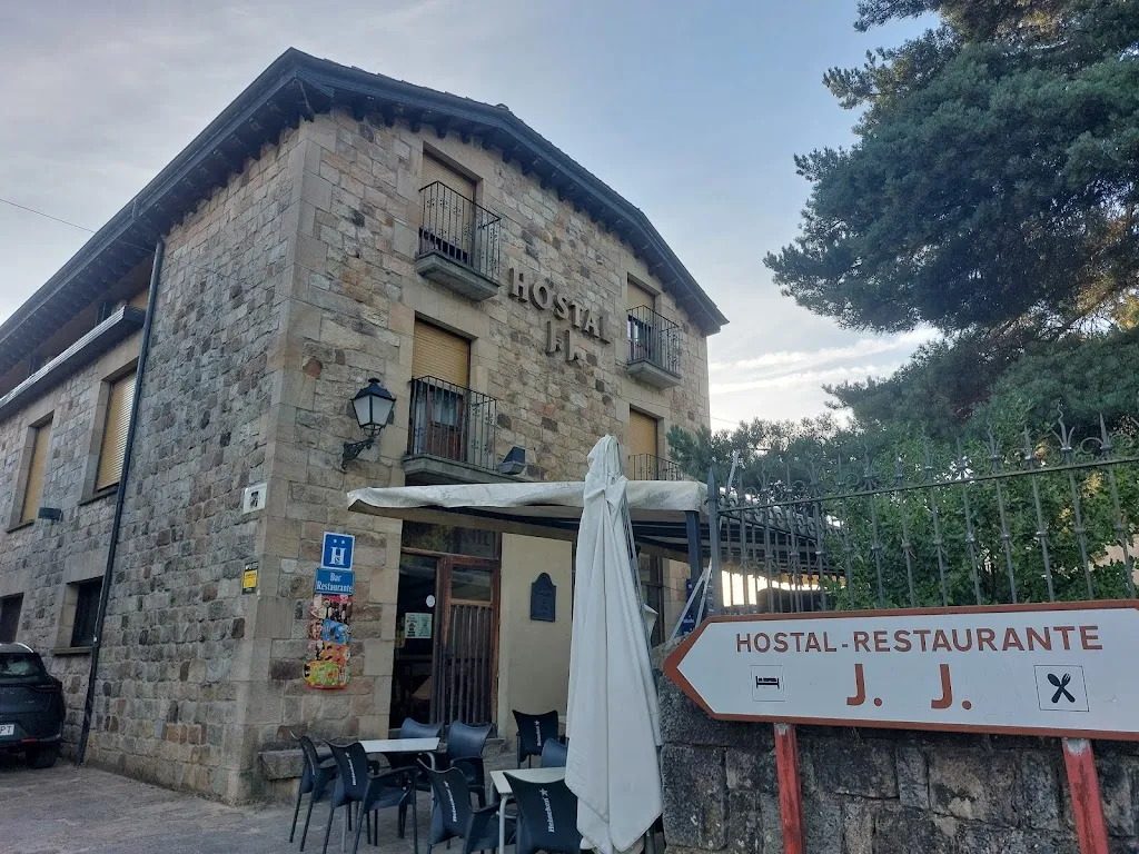 Fernando Cantizano_Hostal JJ_Salduero_recensione