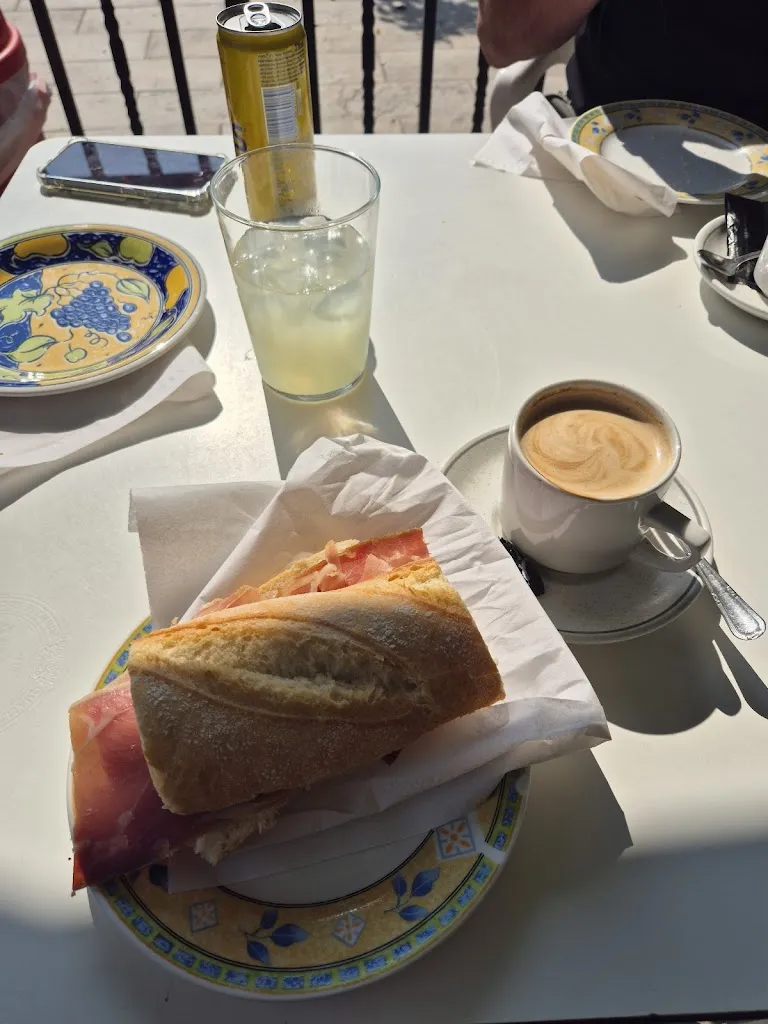 John Carter_Pastelería Angelines_San Leonardo de Yagüe_review