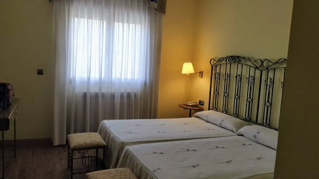 Hotel Restaurante Manrique de Lara_San Leonardo de Yagüe_slider_image_2