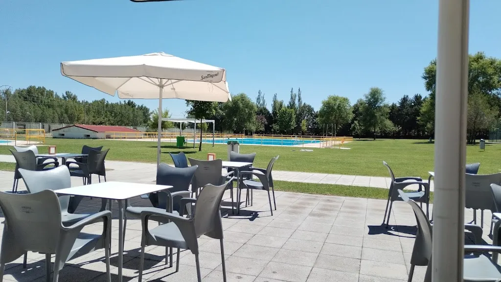Bar Restaurante piscinas de Tardelcuende_Tardelcuende_slider_image_1