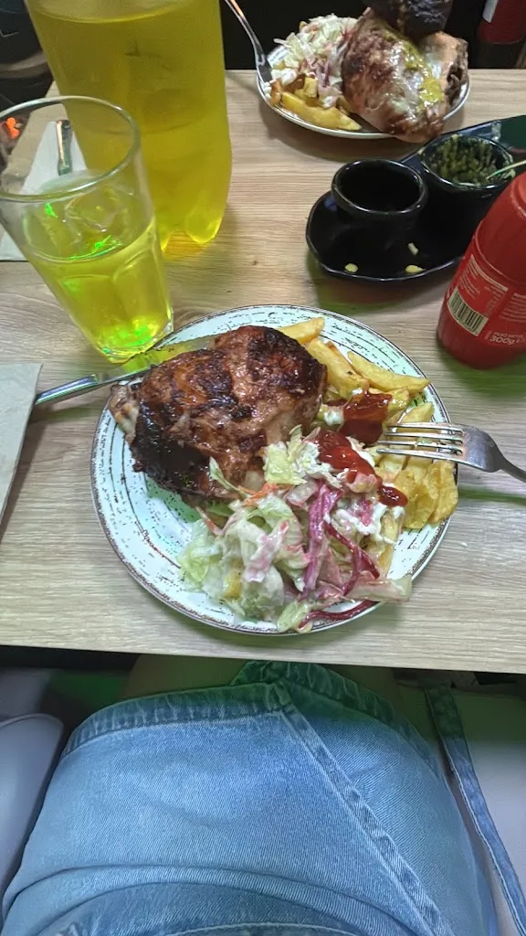 Camila Andrea Herrera_Pollos a la brasa - Norkys Marqués de Vadillo_Vadillo_review