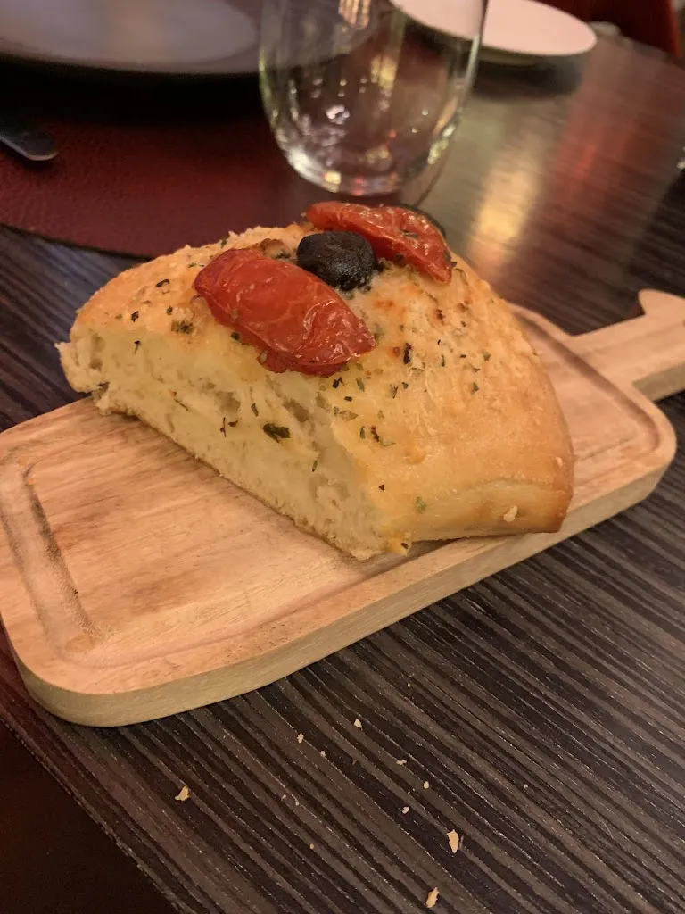 Konstantinos Dimitriades_Hielo y Carbon_Yelo_review