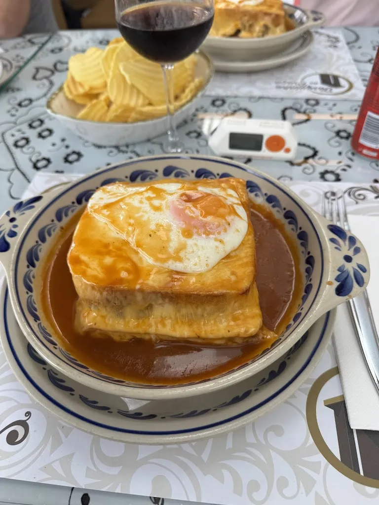 Valiantsin Zavadski_Tasquinha da Praça_Viana de Duero_review