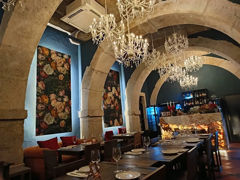 𝐀𝐦𝐚𝐥𝐢𝐚 𝐄𝐦 𝐕𝐢𝐚𝐧𝐚 restaurant in Viana de Duero