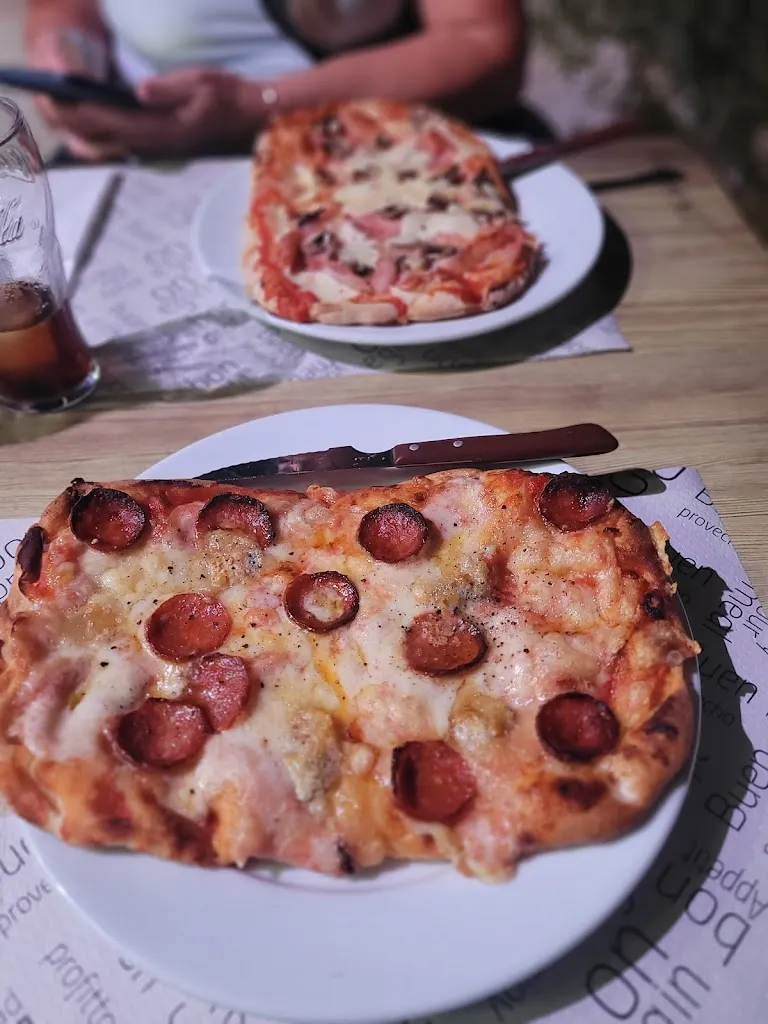 Simon G Kelly_El Tipico Italiano_Cuevas del Almanzora_review