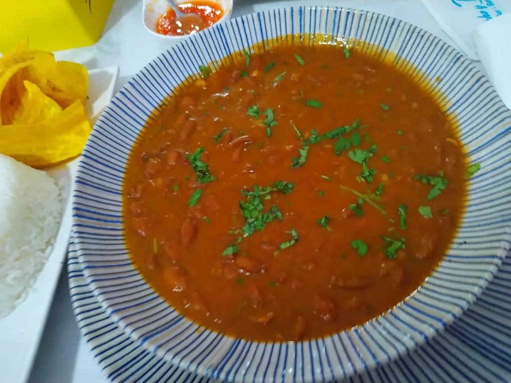 Manu Guerrero_Noche y Día_Cuevas del Almanzora_review