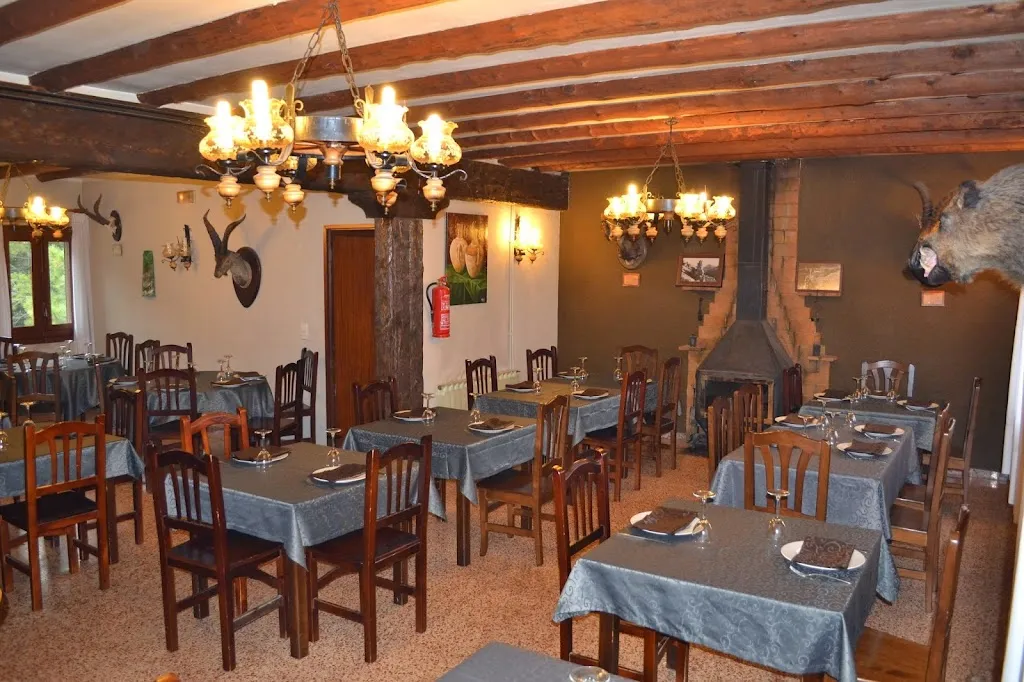 Hostal Restaurant Pous de la Neu restaurant in Alfara de Carles