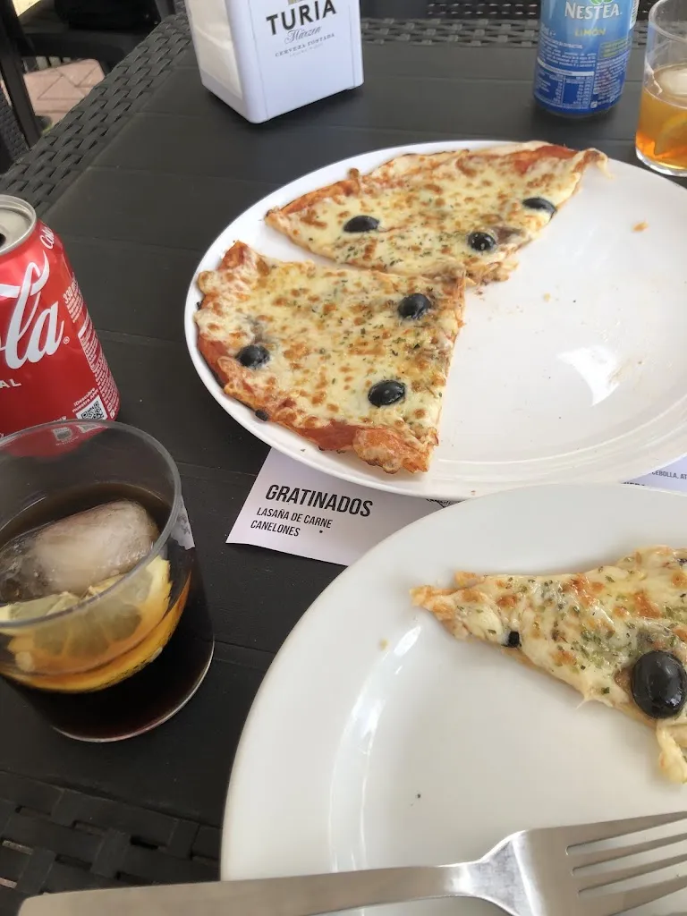 Thu Trieu_Pizzeria JAUJA_Altafulla_review