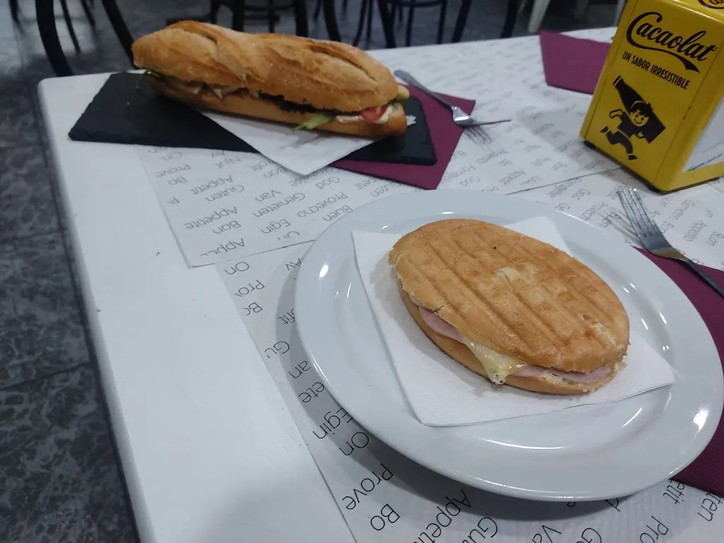 Flor Fernandez Castro_EL LLOC_Ametlla de Mar_recensione