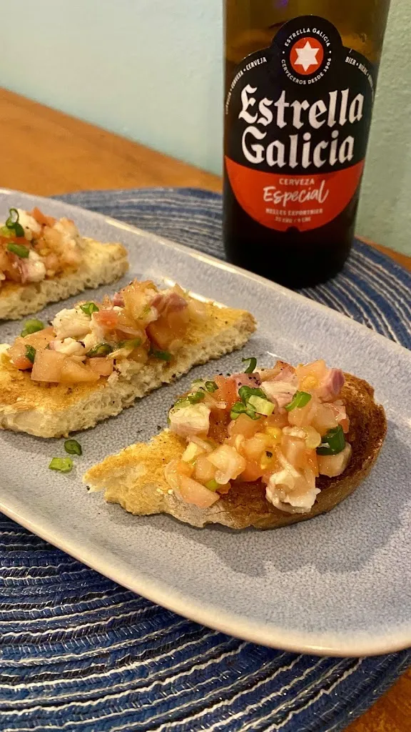 Ashton Wilson_LES TAPES DEL MAR_Ametlla de Mar_recensione