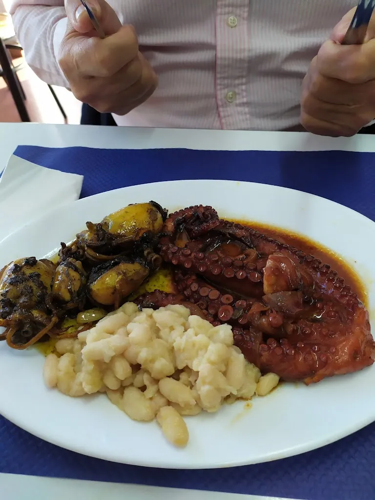 Josep Maria Vila Guinart_Tavern of the Port_Ametlla de Mar_review