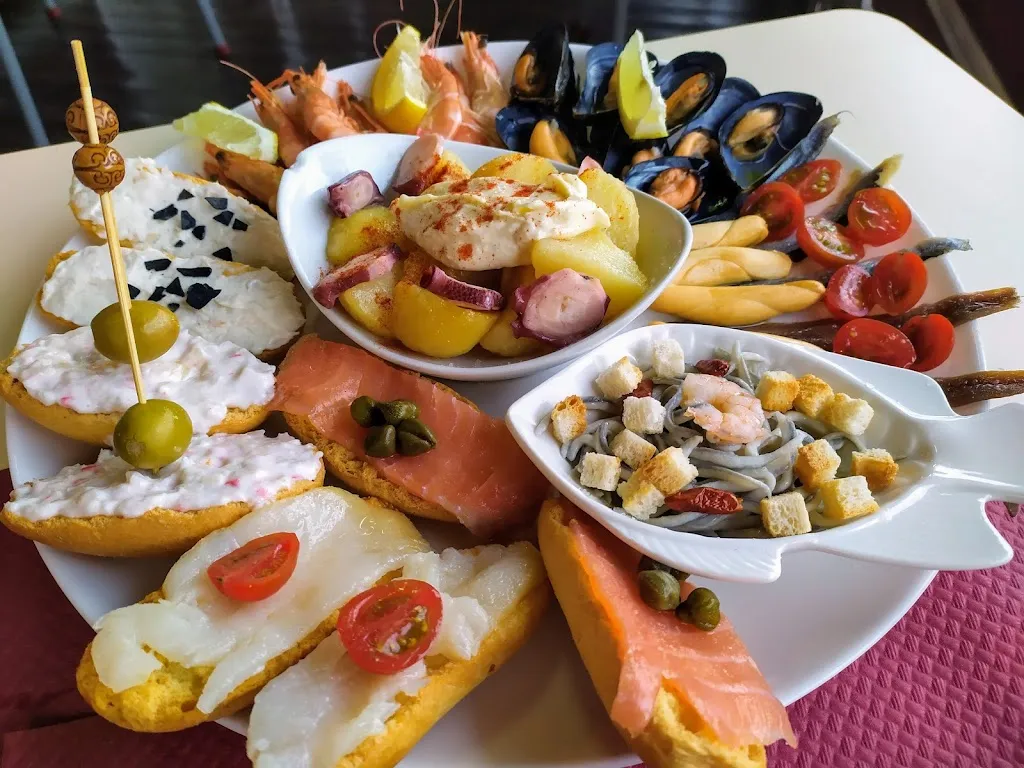 Pub Restaurant Comodoro_Ampolla L_slider_image_3