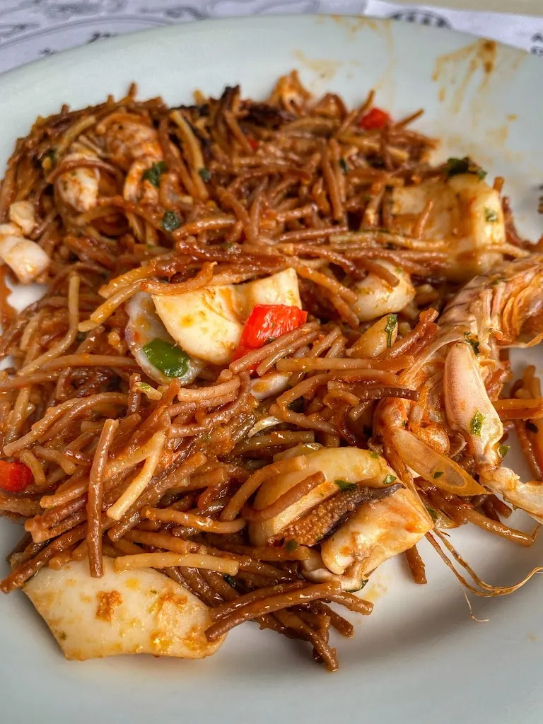 Jose Tron_Hotel La Roca Plana_Ampolla L_review