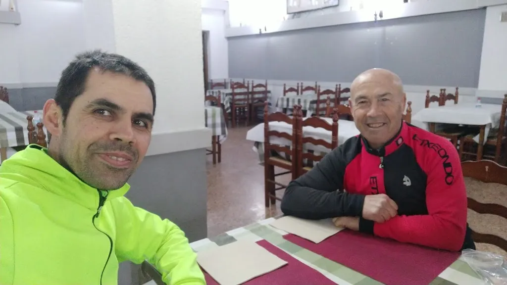 Hugo Rodríguez_mesón lucena_Bellvei_review