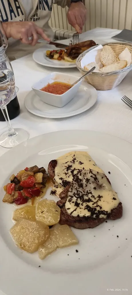 Gabriele Ellen Schönborn_Bar Restaurante Tamoil_Benifallet_review