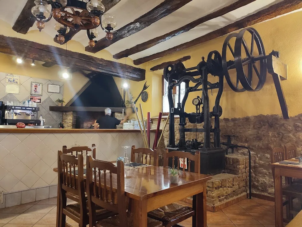 Bar restaurante La Forquilla restaurant in Benissanet