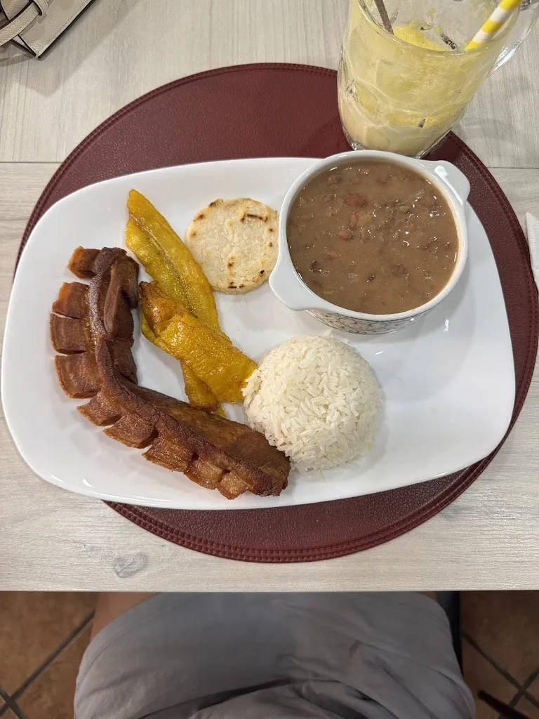 Nelly Arenas_La Corriola Latina_Amposta_review