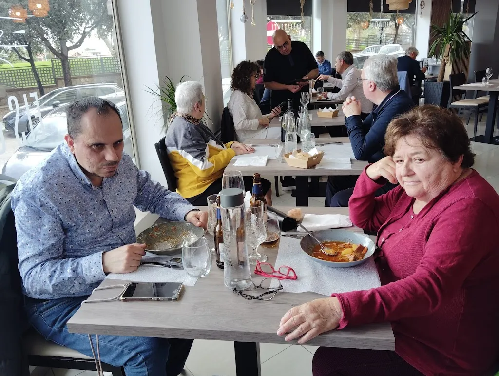 Nadina Miro Alfonso_Bar restaurant Happy | Soylent Green_Amposta_review