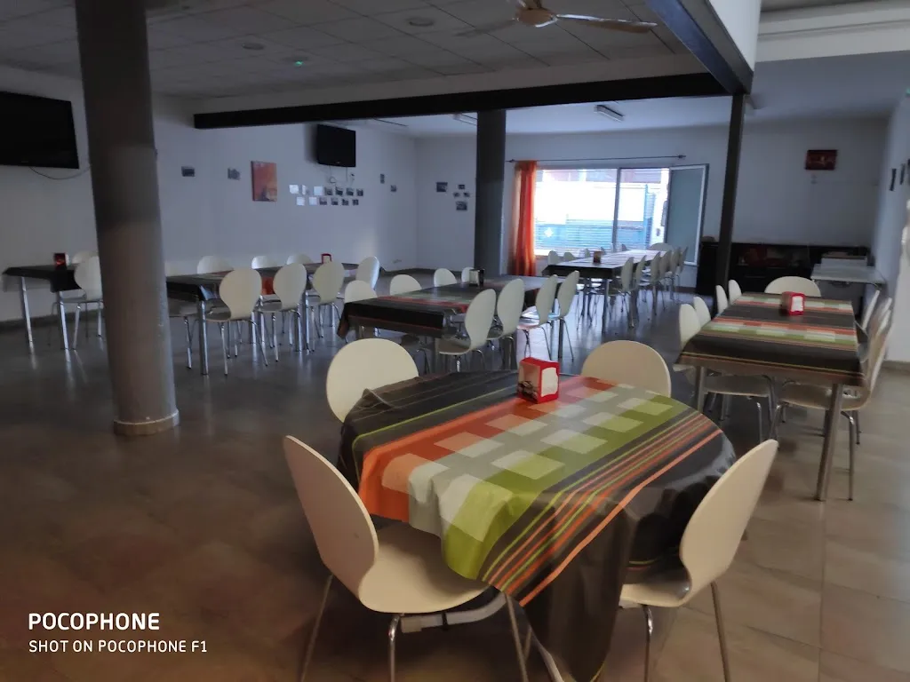 BAR-RESTAURANT LO CENTRO CAMARLES restaurant in Camarles