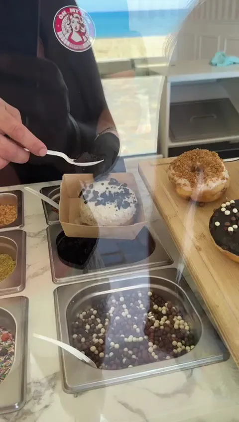 Coralie Pattenden_Oh My God Calafell_Calafell_review