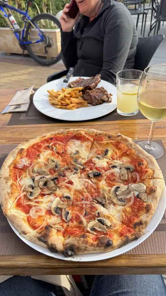 Layla Mundy_Ralph Puerto Cafe Lounge Restaurant_Ejido El_review