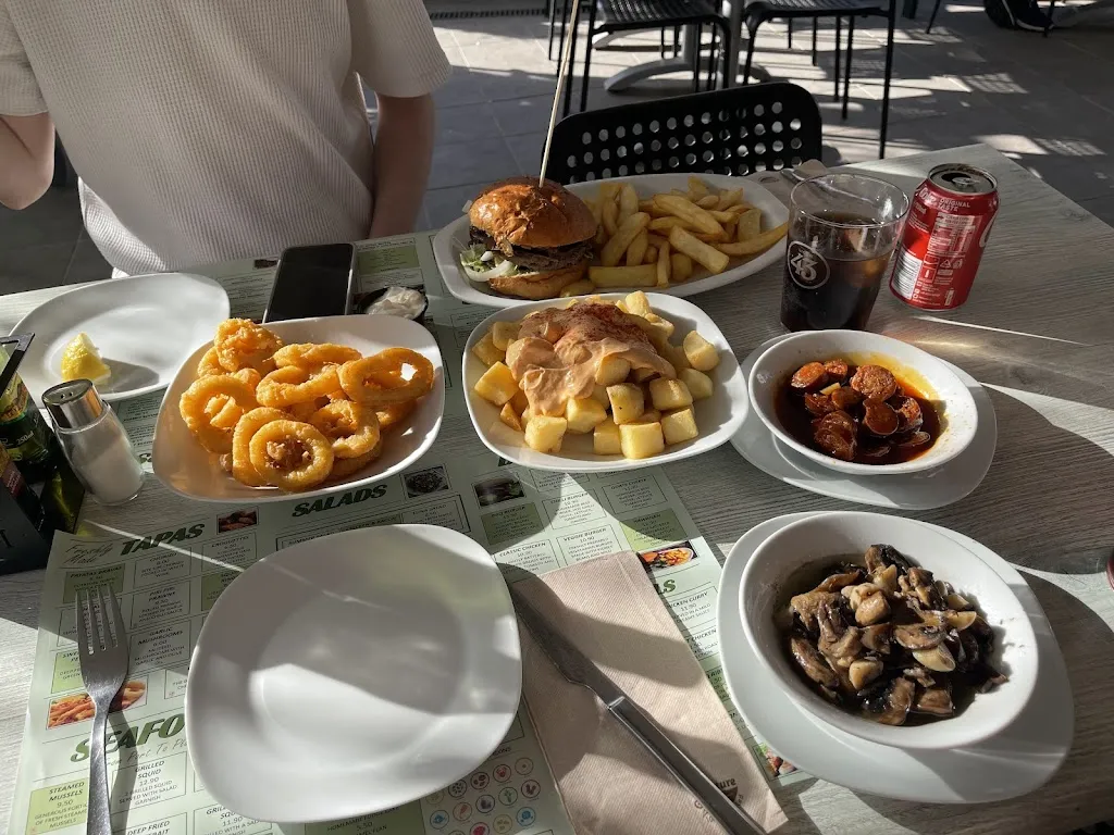Finlay Gabbert_Junior tapas Bar_Cambrils_review