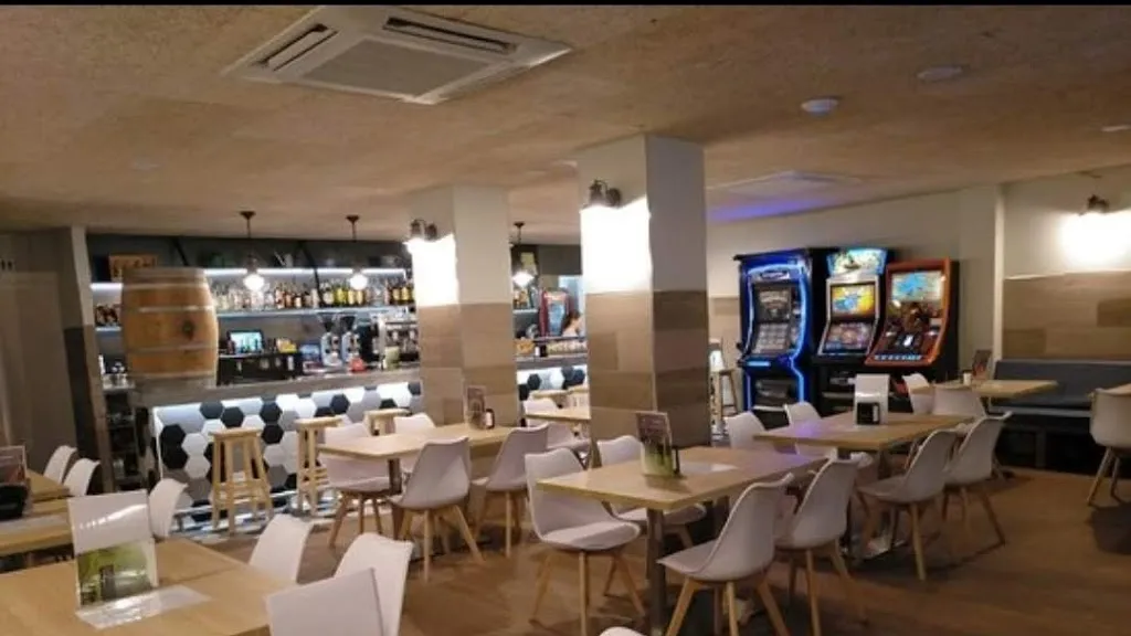 Bar Restaurant La Gresca restaurant in Creixell