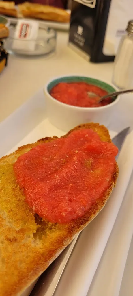 Daniel Hiestand_Cafetería Dársena 1_Ejido El_review