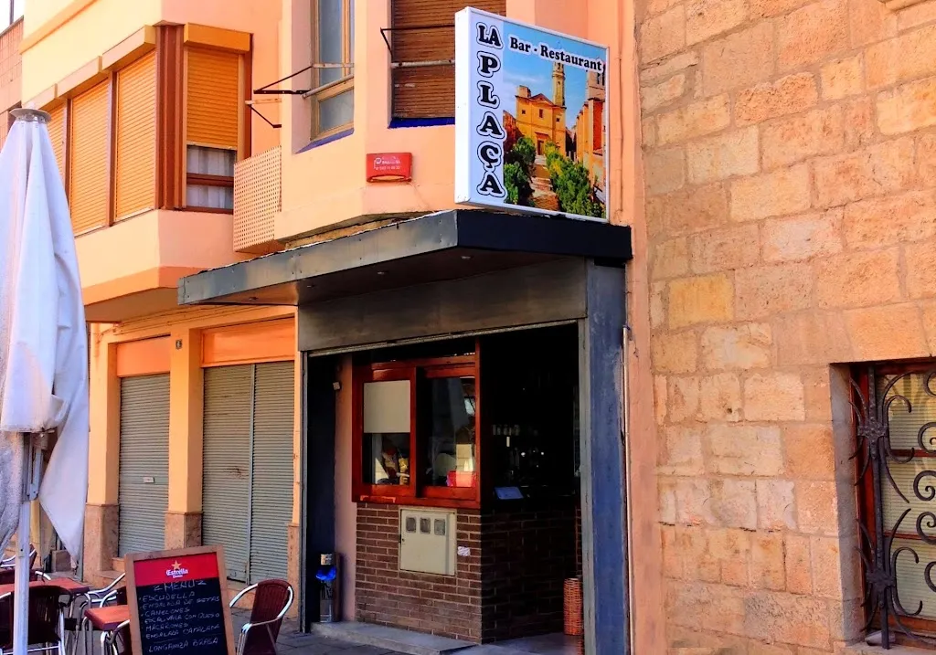 Bar Restaurant La Plaça restaurant in Espluga de Francolí