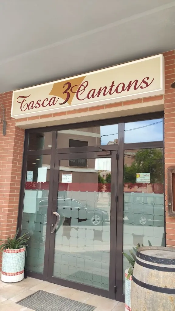 Tasca Tres Cantons restaurant in Deltebre