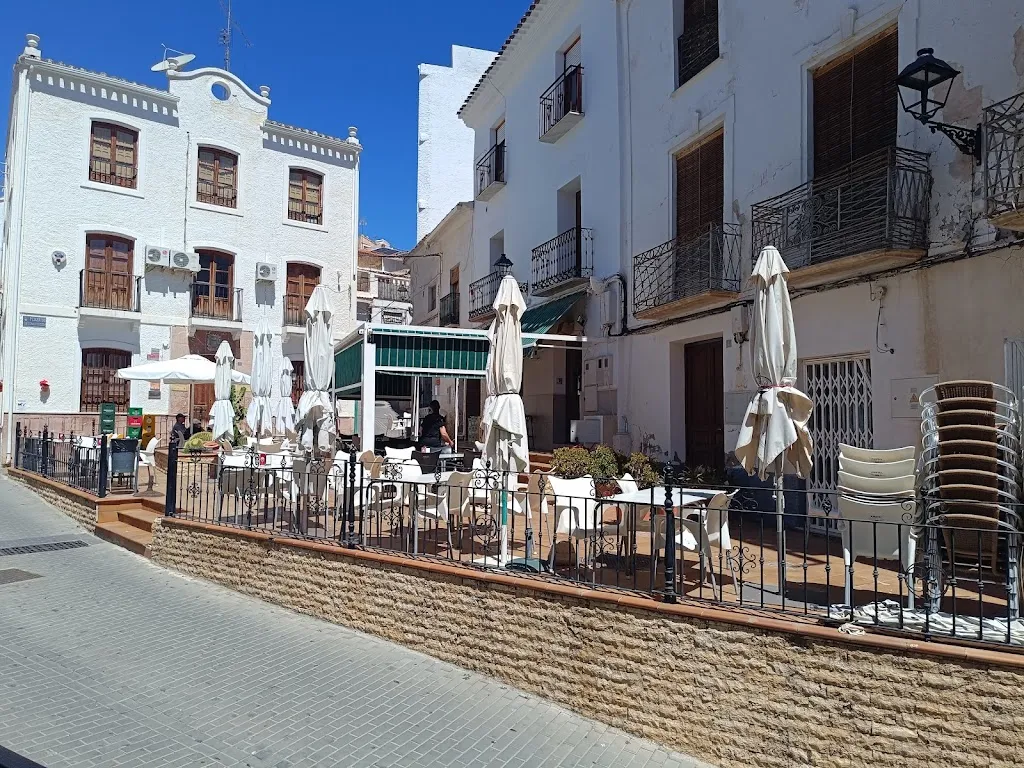 Naomi Mitchell_Bar La Plaza_Lubrín_review