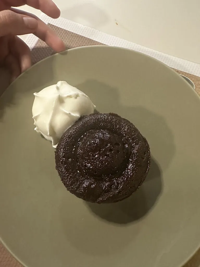 anna mar marti torres_BAR RESTAUNRANT CONTINENTAL_Flix_review