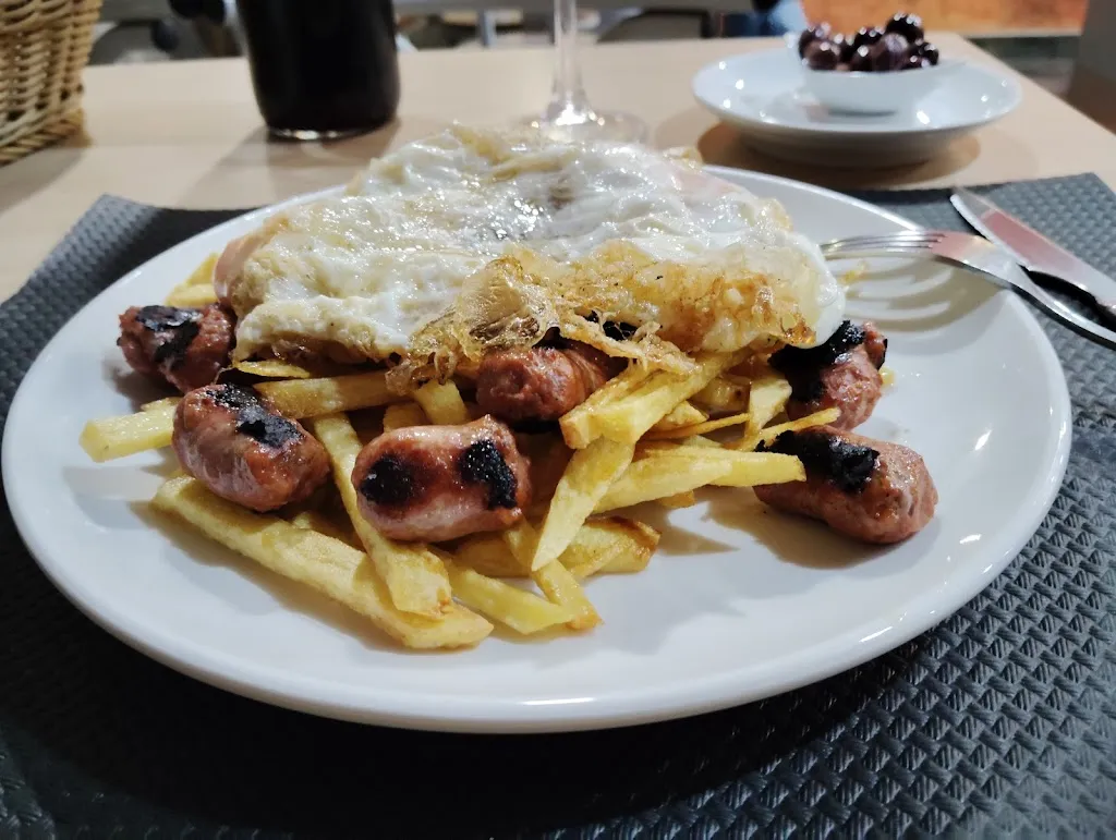 salva jarque novella_BAR RESTAUNRANT CONTINENTAL_Flix_review