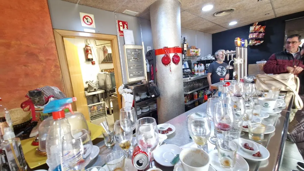 BAR RESTAUNRANT CONTINENTAL restaurant in Flix