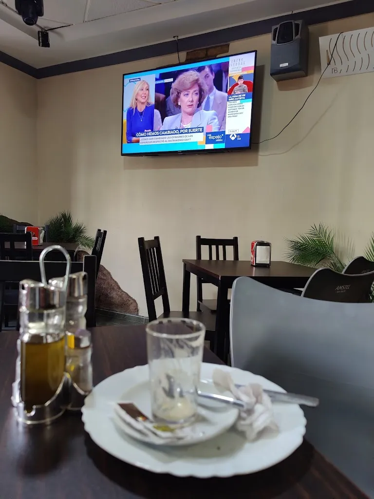 Nikki Parker_Cafeteria Tútugi_Galera_review