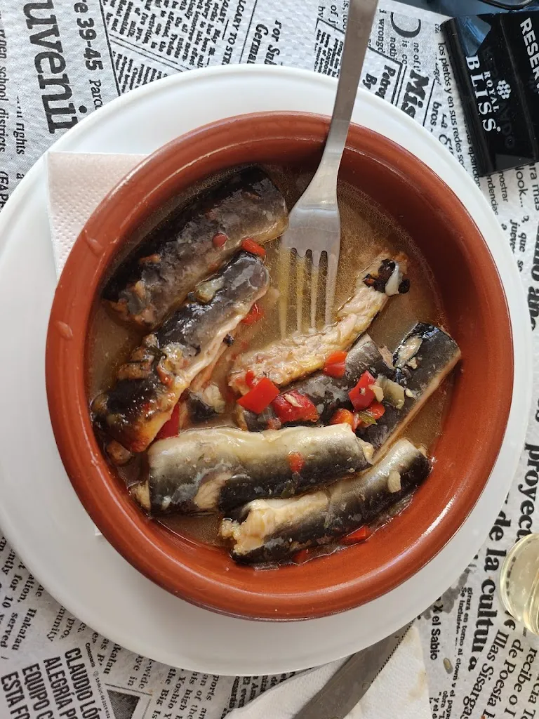 Víctor Teruel Sánchez_Bar Cafetería Pub_Godall_recensione